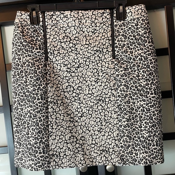 Anne Taylor Animal Print Skirt | Size 8 - Picture 9 of 13
